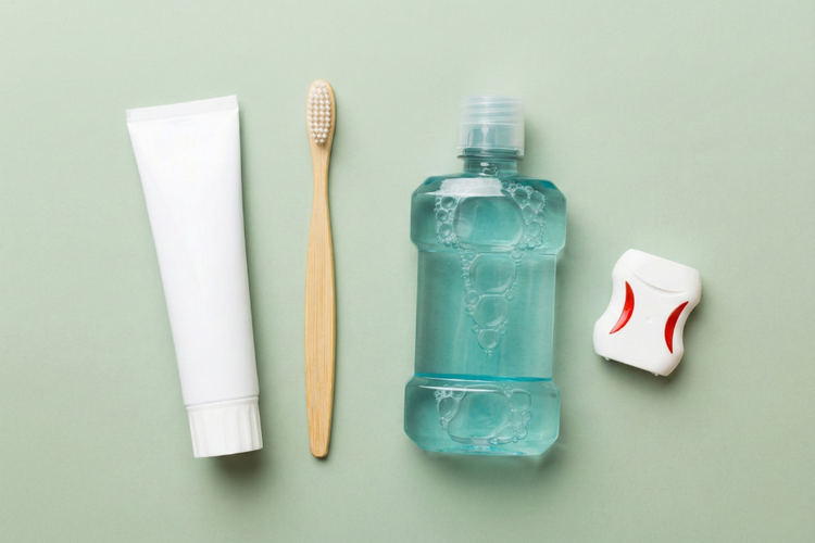 Toothpaste, toothbrush, mouthwash and floss for treating swollen gums at home.